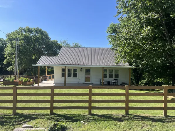 2349 Les Robinson Rd, Columbia, TN 38401