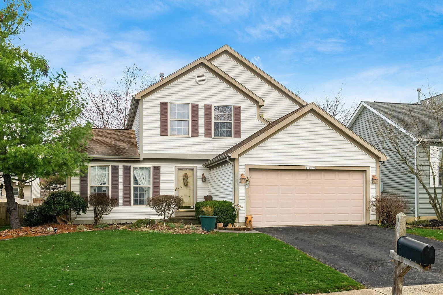 6049 Woodsboro Dr photo 1