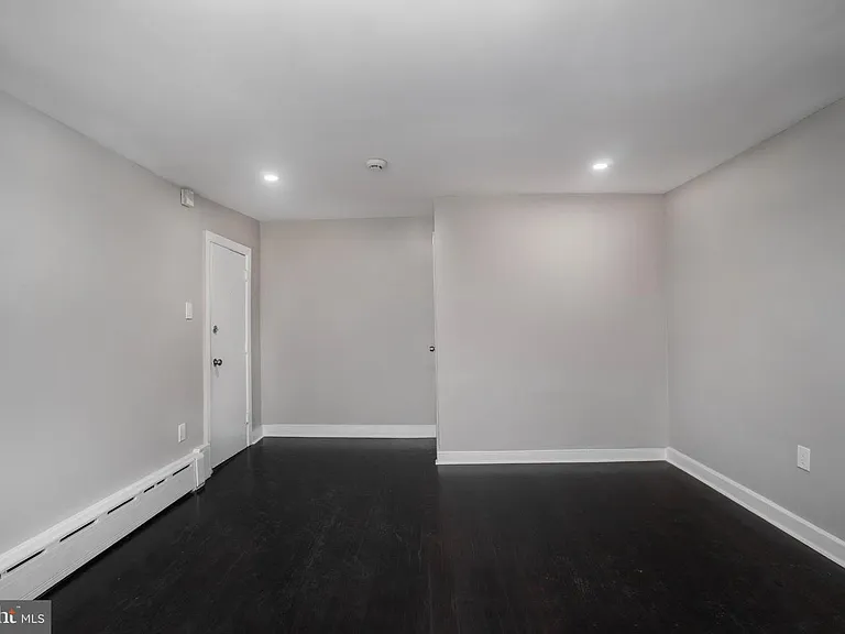 1001 Andrews Ave #5 — Photo 8