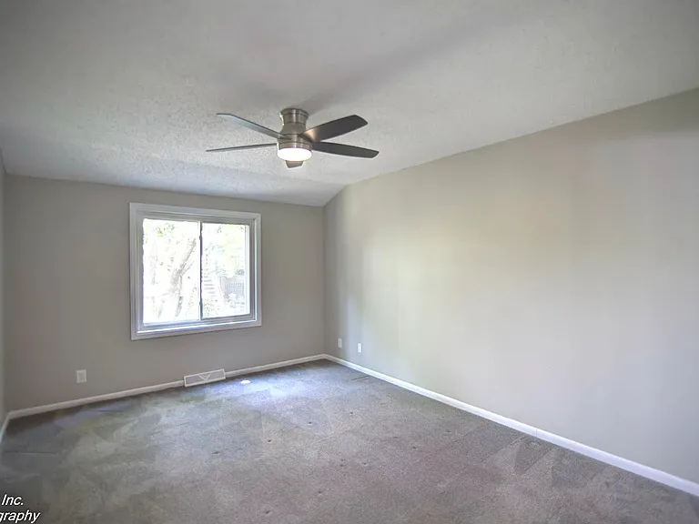 10475 Ruggles Plz — Photo 12
