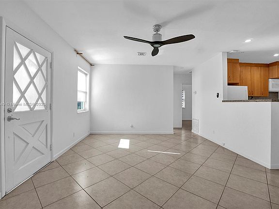 5th image of 1329 N Andrews Ave