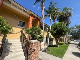 980 NE 33rd Ter