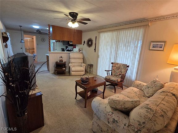 5th image of 595 Daisy Dr