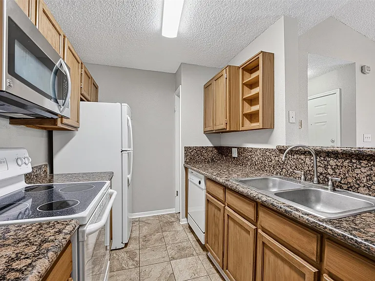 2121 Hepburn St #1112 — Photo 9