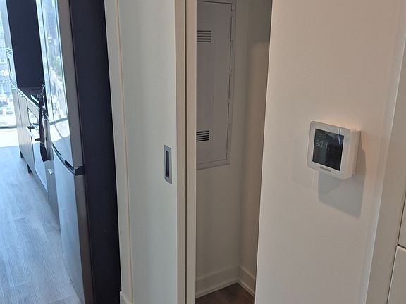 5th image of 91 John St N #707