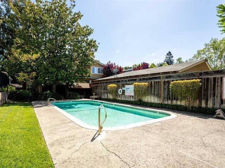 206 Michael Dr — Photo 22
