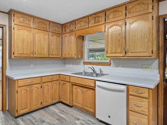4th image of 846 Moon Rd