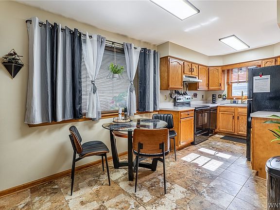 4th image of 820 93rd St