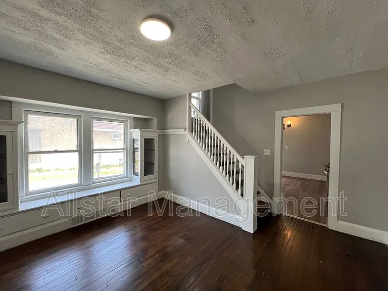 8203 Denison Ave #RIGHT SIDE — Photo 6