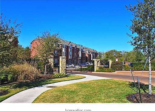 4th image of 305 Holleman Dr #1401