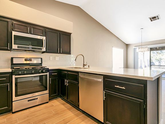 5th image of 1134 Sport Of Kings Ave
