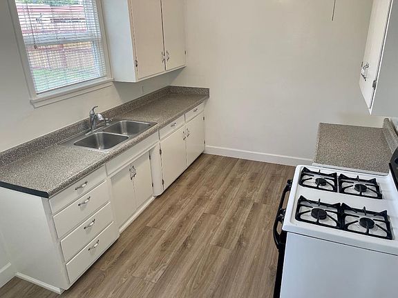 3rd image of 2021 Grand Ave