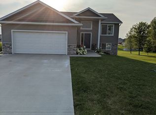 101 Sandstone Dr NW, Eyota, MN 55934