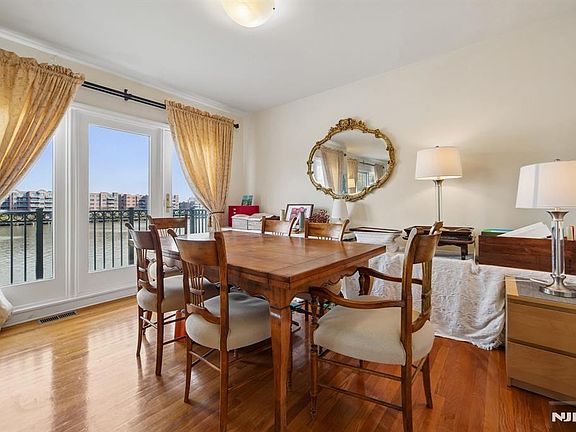 5th image of 249 The Promenade