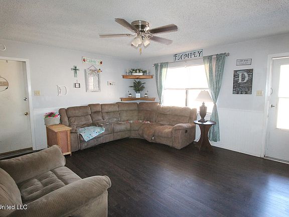 2nd image of 49 Driftwood Dr