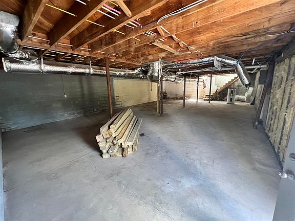 5th image of 153 Lake Spring Rd