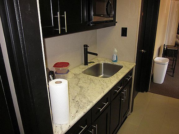 4th image of 8703 Meadowcroft Dr