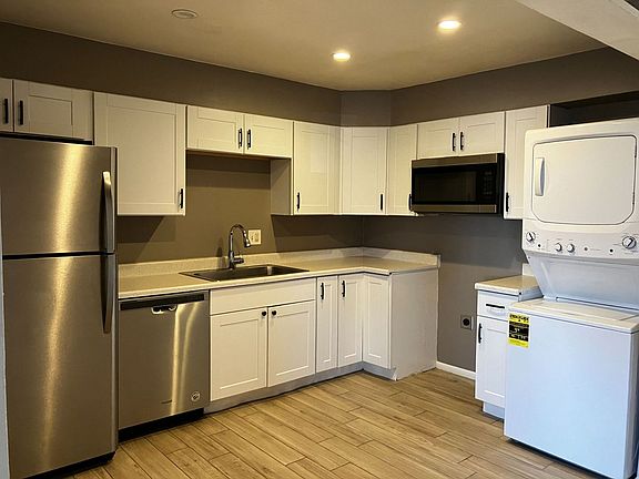 3rd image of 4027 E Moreland St #3