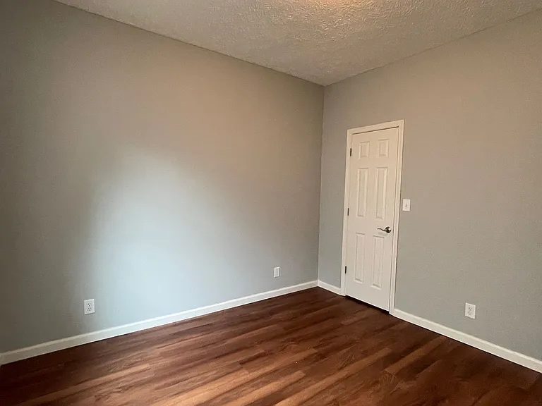 362 Chapelhill Dr — Photo 12