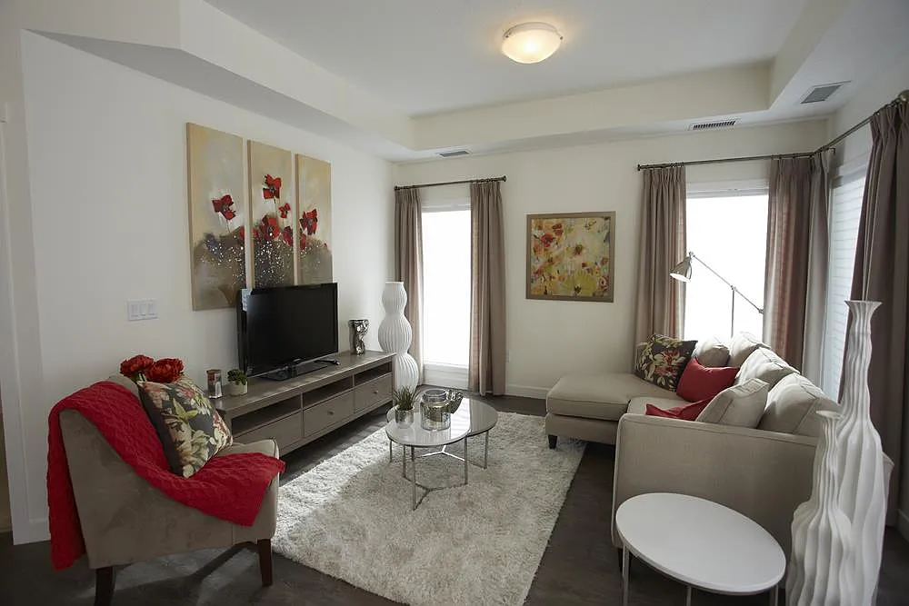 Carlton Royale Apartments — Photo 2