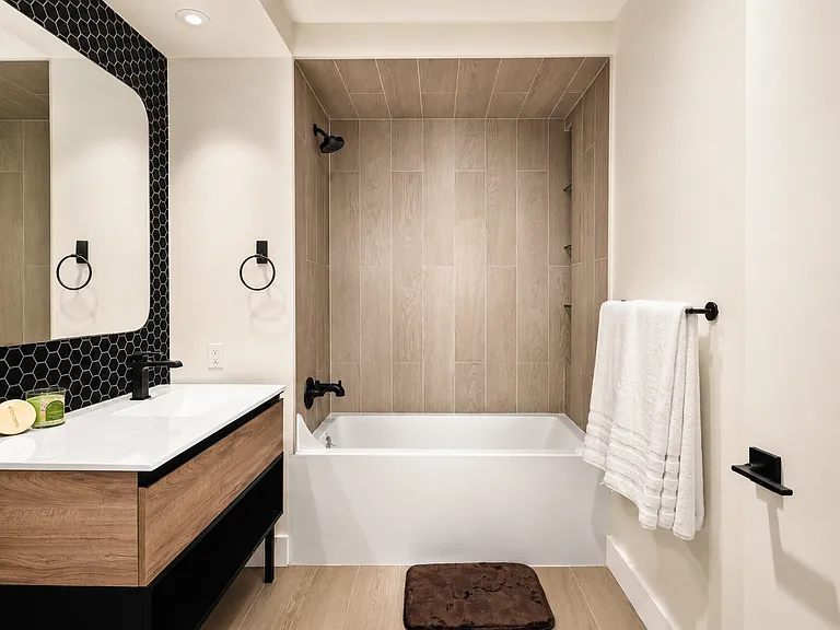 260 Gold St #914 — Photo 13
