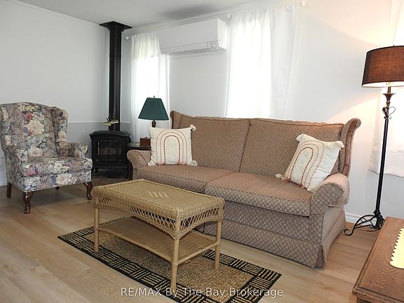 5th image of 1345 Mosley St