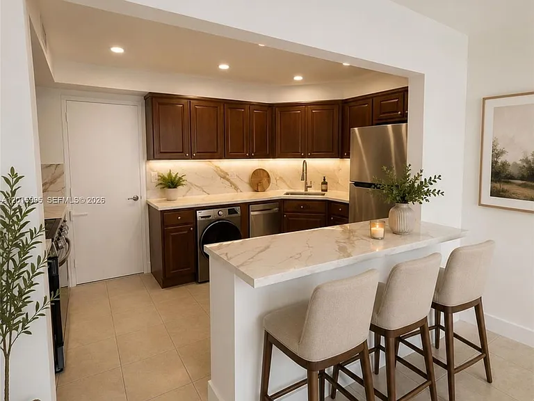 1408 Brickell Bay Dr #1104 — Photo 3