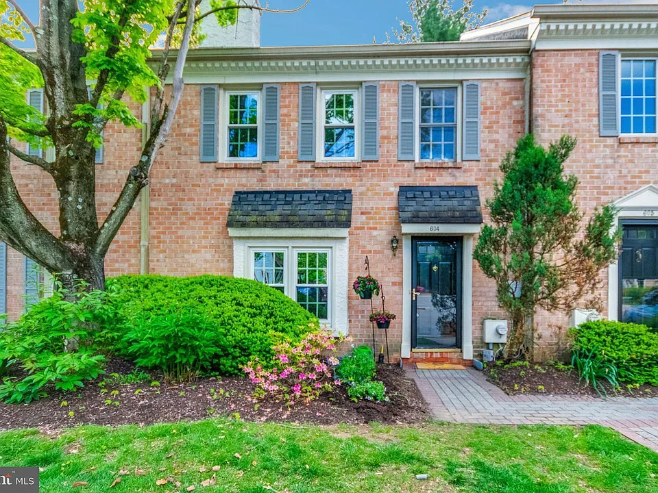604 Hillary Ct