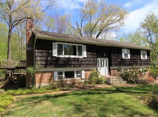 14 Summit Cir, Somers, NY 10589