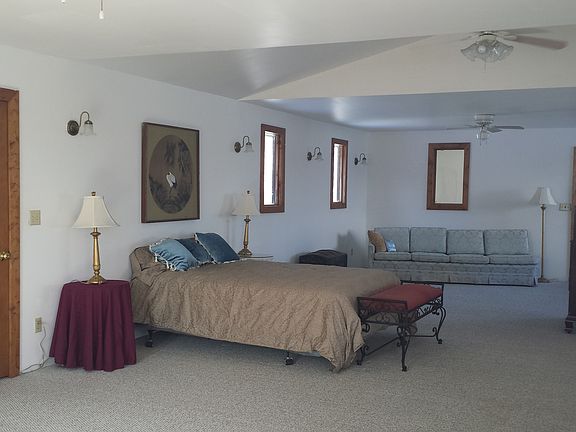 Master w/2 sitting areas