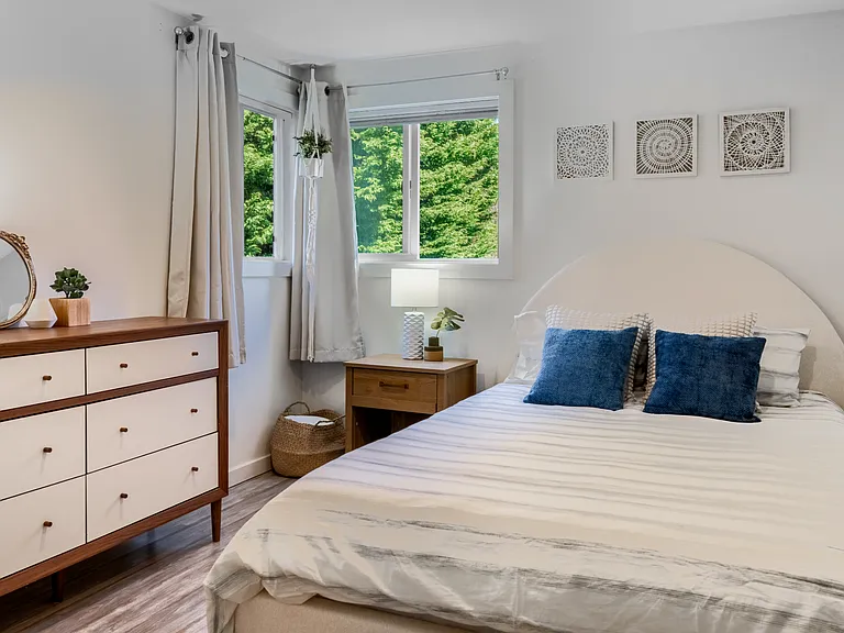Primary Bedroom, Queen size bed, dresser