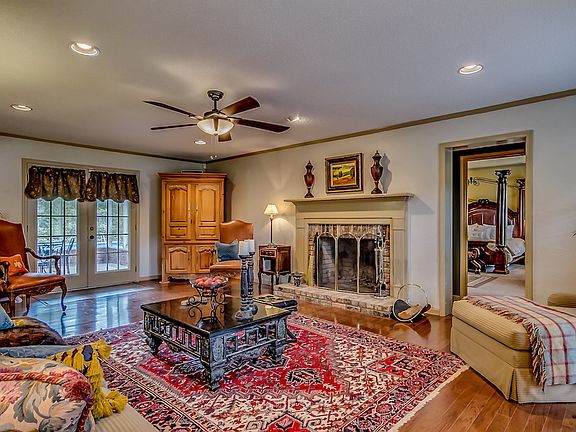 3rd image of 4607 Peachtree Lane