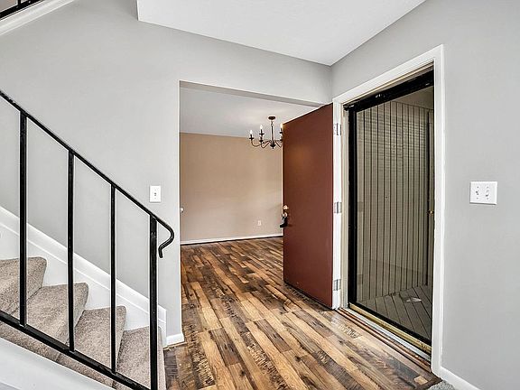 4th image of 8527 Island Pines Dr