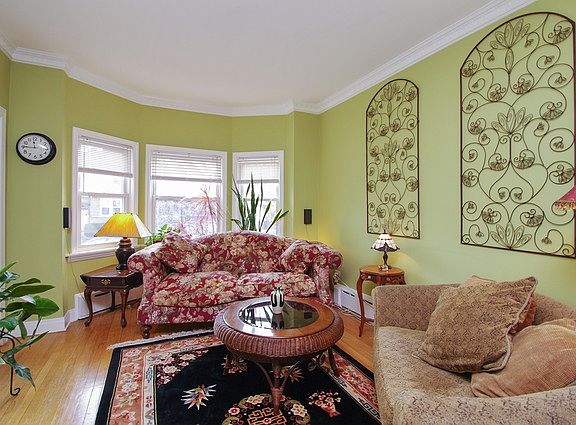2nd image of 3828 N Sacramento Ave