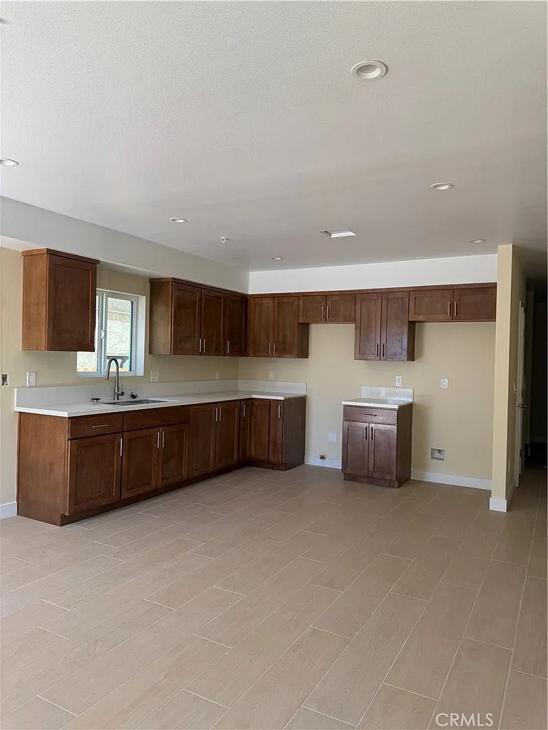 4 bed, 1400 sqft, $3,950 — Photo 3