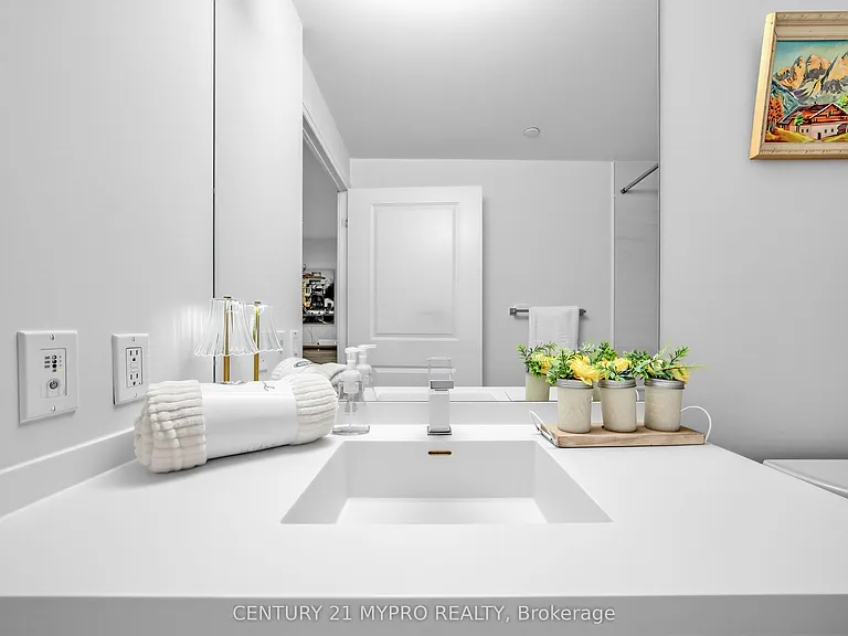 251 Jarvis St #315 — Photo 33
