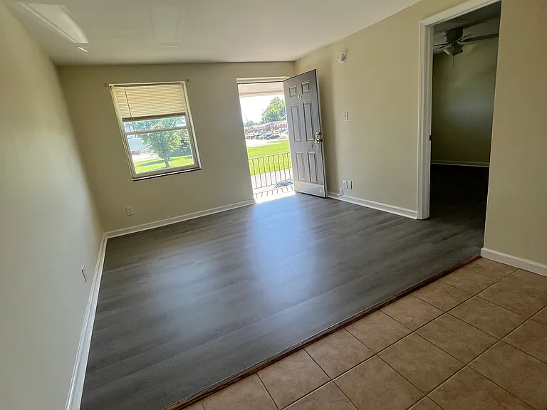 2411 Duke Dr #11 — Photo 2