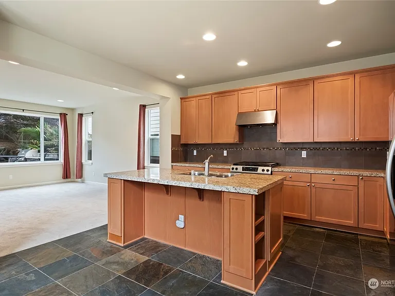574 Lyons Pl NE — Photo 8