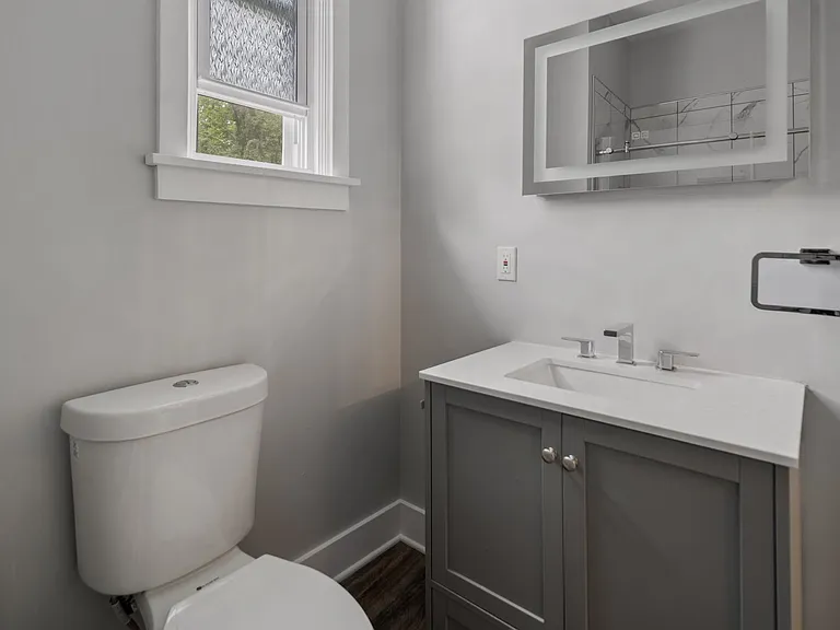 601 E State St — Photo 108
