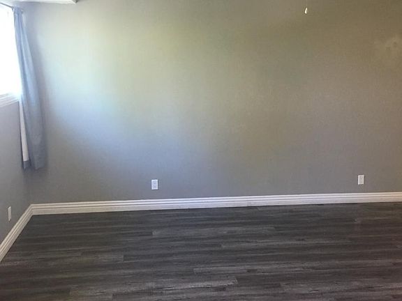 2nd image of 3849 Stevely Ave APT 4