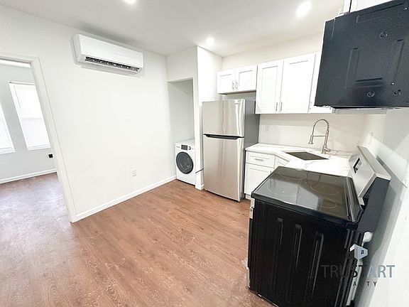 3rd image of 6518 Glenmore Ave #2
