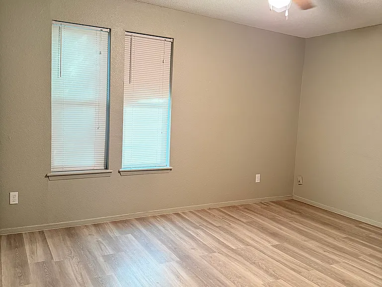 10609 Springwood Dr #D — Photo 17