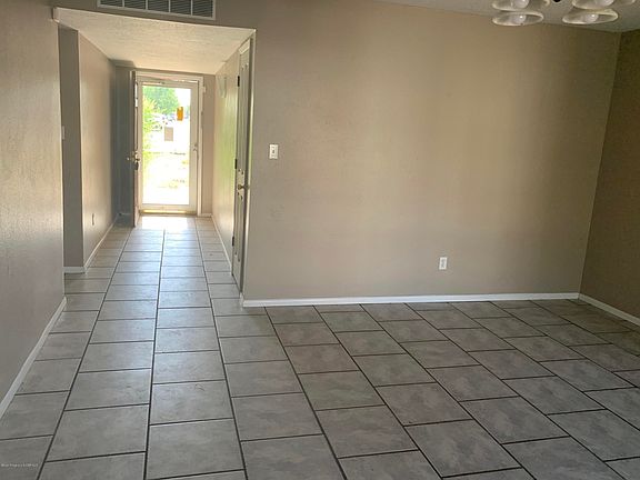5th image of 1100 N Fairview Ave