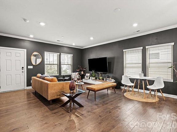 4th image of 11917 Silverheel Ln