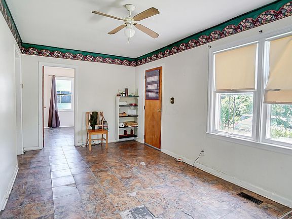 3rd image of 256 Southard Dr