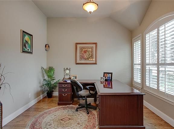 4th image of 531 Forest Hill Dr