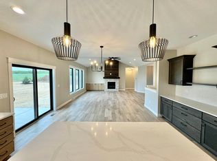 1813 Arbor Rdg, Janesville, WI 53548