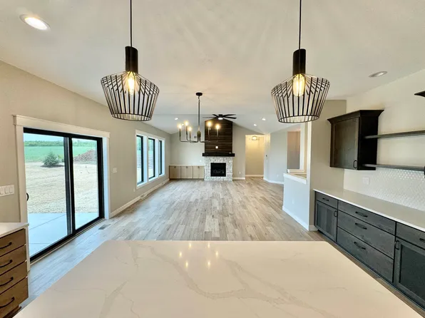 1813 Arbor Rdg, Janesville, WI 53548