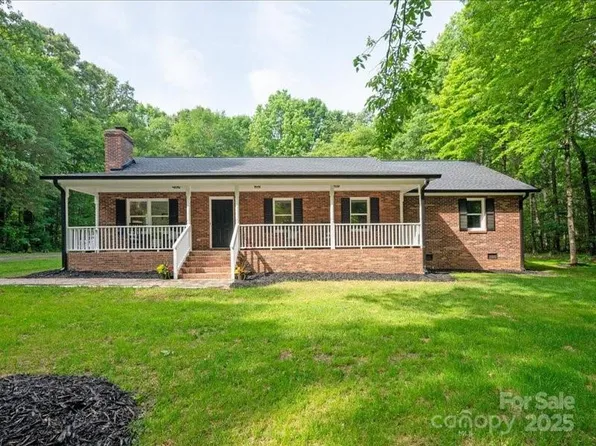 300 Hugh Crocker Rd, Matthews, NC 28104