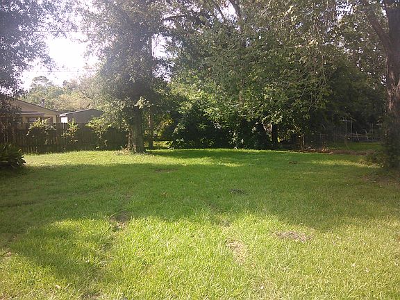 3rd image of 8630 Chateau Cir